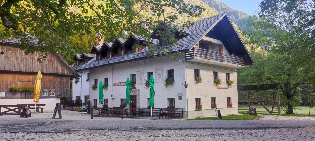 Restaurant and Apartments Psnak
